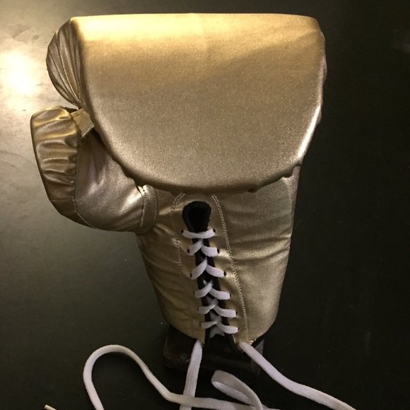 Bronco McKart Boxing Champ signed RINGSIDE Glove - Picture 6 of 10